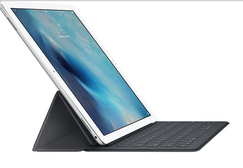 ▲Apple iPad Pro的造型，與Smart Keyboard鍵盤配件的概念，被認為與Microsoft Surface相似。