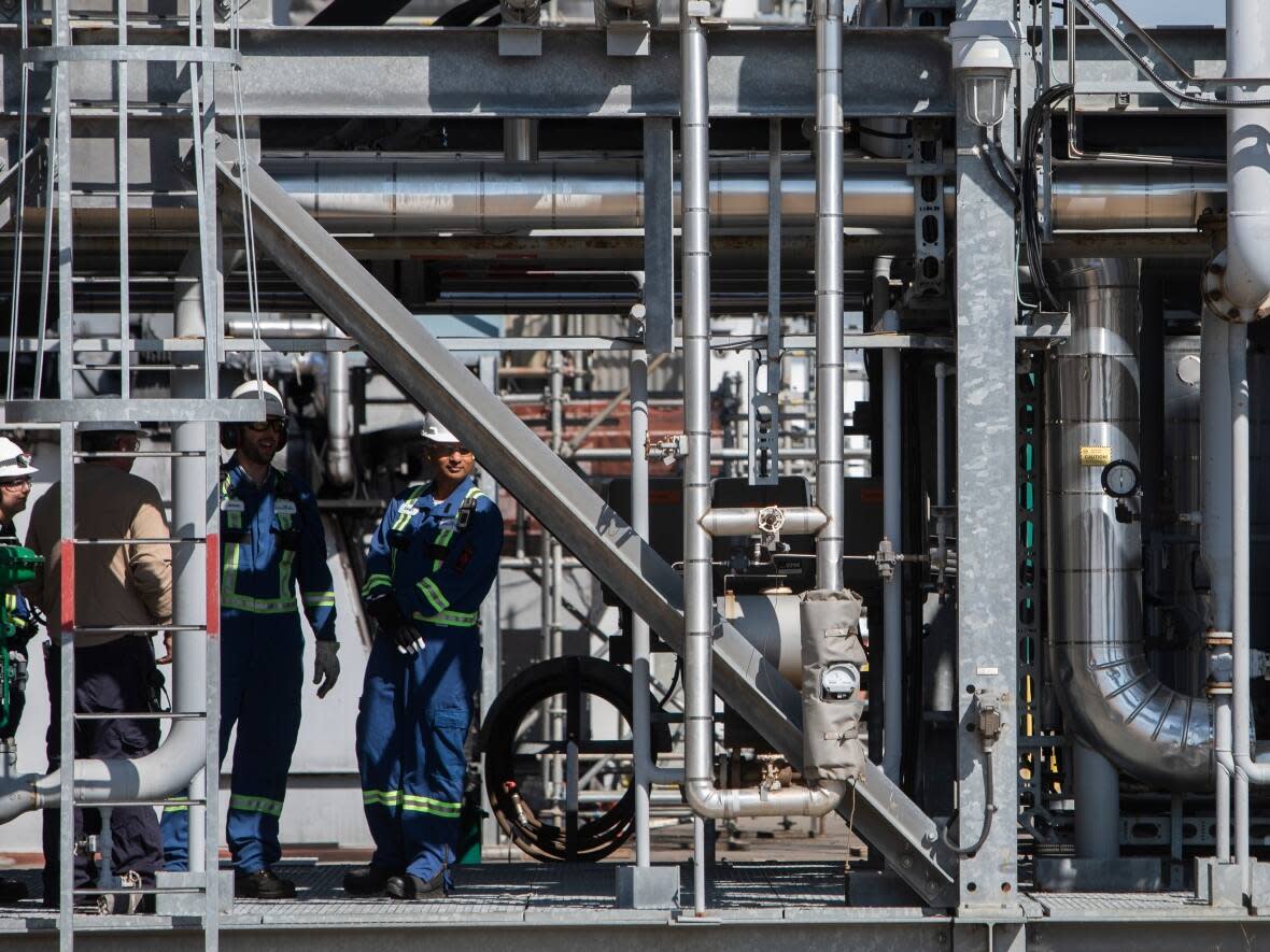 Workers at Air Products hydrogen production plant in Edmonton on Aug. 25, 2022. This past winter, the federal government and Alberta announced a $461-million investment into the plant. (Amber Bracken/The Canadian Press - image credit)