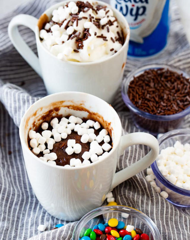 30 Mug Desserts (and Cake Recipes) You Can Make in Minutes