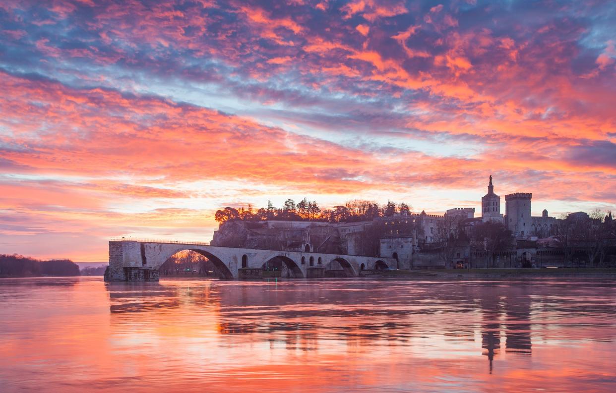 Drink in the view of Pont Saint Bénézet bridge - Dontsov