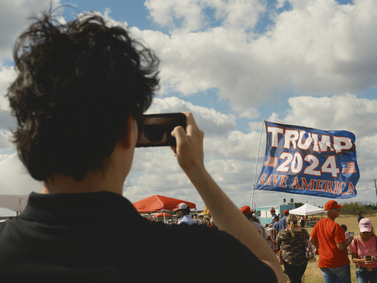 Un mitin del expresidente Donald Trump en Robstown, Texas, el 22 de octubre de 2022. (Jordan Vonderhaar/The New York Times)