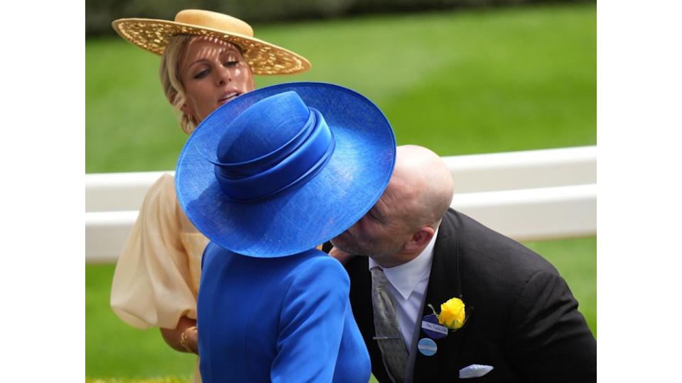 mike tindall greeting camilla at ascot 