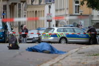 La sparatorio è avvenuta nel quartiere Paulus, proprio durante la festività di Jom Kippur. "Chiediamo alle persone di rimanere al sicuro nelle loro case", ha detto un portavoce della polizia. (Photo by Sebastian Willnow/picture alliance via Getty Images)