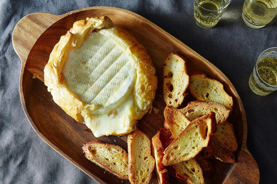 <strong>Learn to <a href="http://www.huffingtonpost.com/food-52/how-to-make-baked-brie-without-a-recipe_b_6760510.html" target="_blank">Make Baked Brie Without A Recipe</a> from Food52</strong>