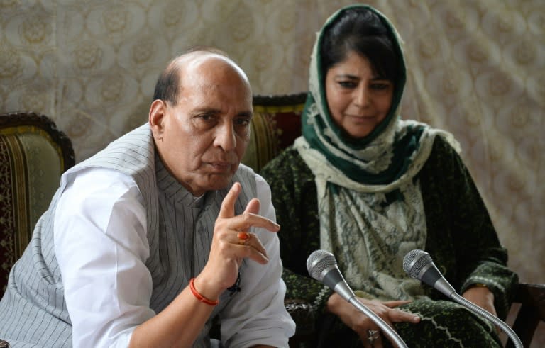 Indian home minister Rajnath Singh (L) addresses a joint press conference with chief minister of Jammu and Kashmir Mehbooba Mufti, in Srinagar, on August 25, 2016