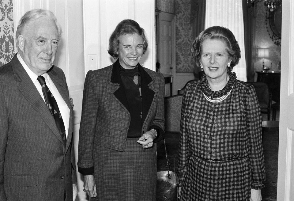 FILE - Britain's Prime Minister Margaret Thatcher poses with U.S. Chief Justice Warren Burger, and U.S. Supreme Court Judge Sandra Day O'Connor, prior to talks at 10 Downing Street in London, July 25, 1984. O'Connor, who joined the Supreme Court in 1981 as the nation's first female justice, has died at age 93. (AP Photo/Pool/John Redman, File)