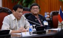 Philippines' President Rodrigo Duterte (L) speaks during his meeting with Vietnamese Prime Minister Nguyen Xuan Phuc in Hanoi, September 29, 2016. REUTERS/Hoang Dinh Nam/Pool