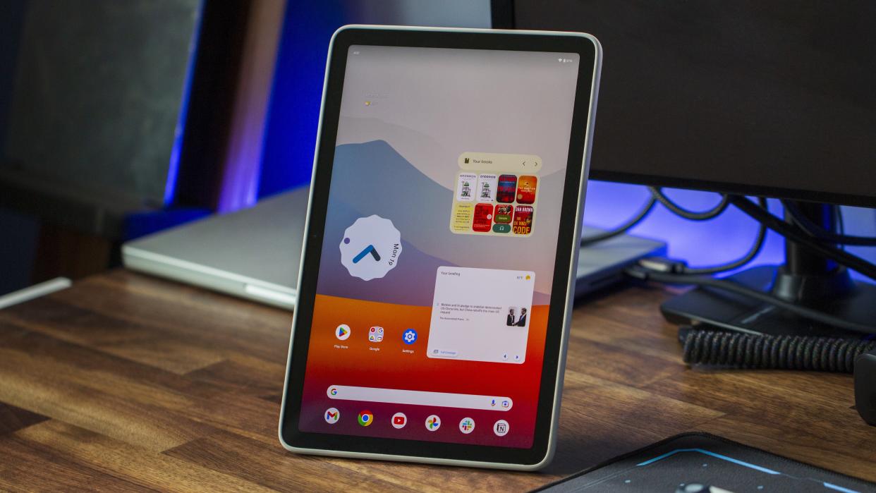  Google Pixel Tablet in vertical mode. 