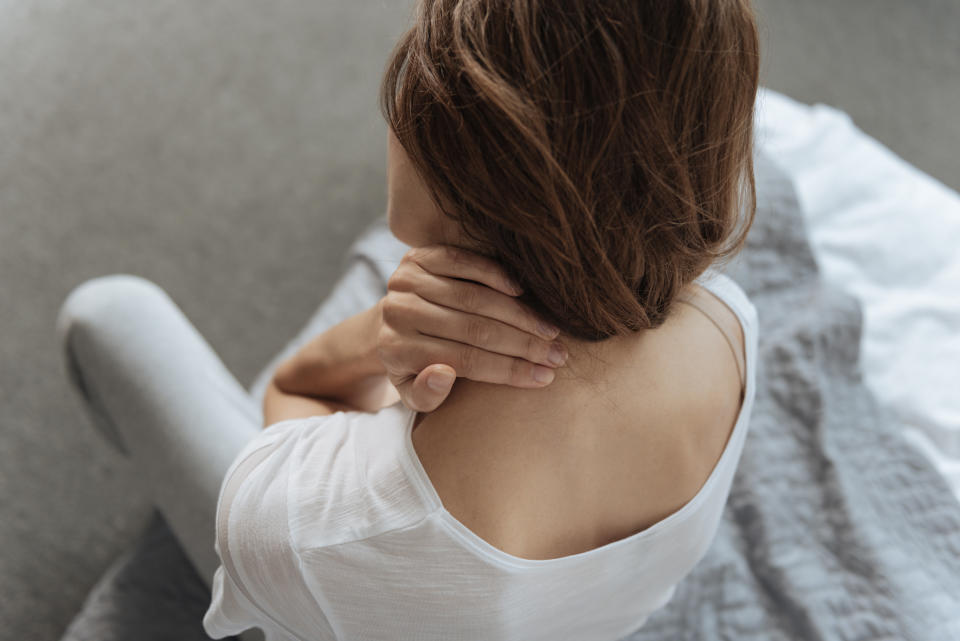 Heart attack symptoms in women can include throat, neck, chest, stomach or shoulder pain that lasts for more than 15 minutes. (Photo: Zinkevych via Getty Images)