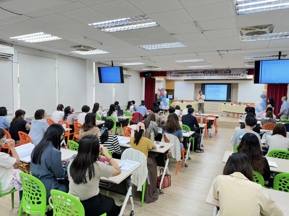 臺北市立大學心理與諮商學系教授危芷芬進行性別平等教育專題講座