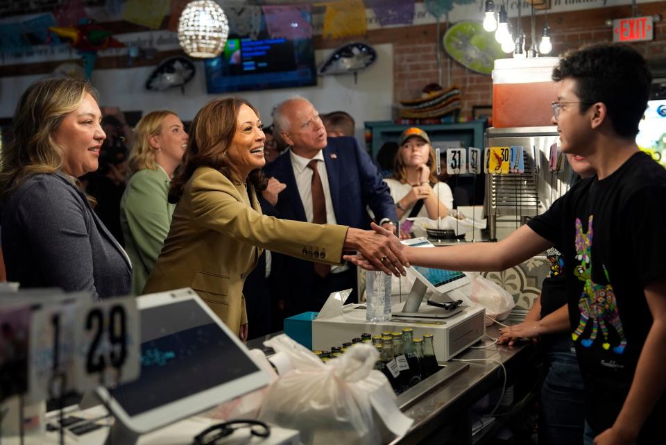 After the rally, Harris and Walz visited Cocina Adamex, a local Latino-owned small business, and ordered food (AP)