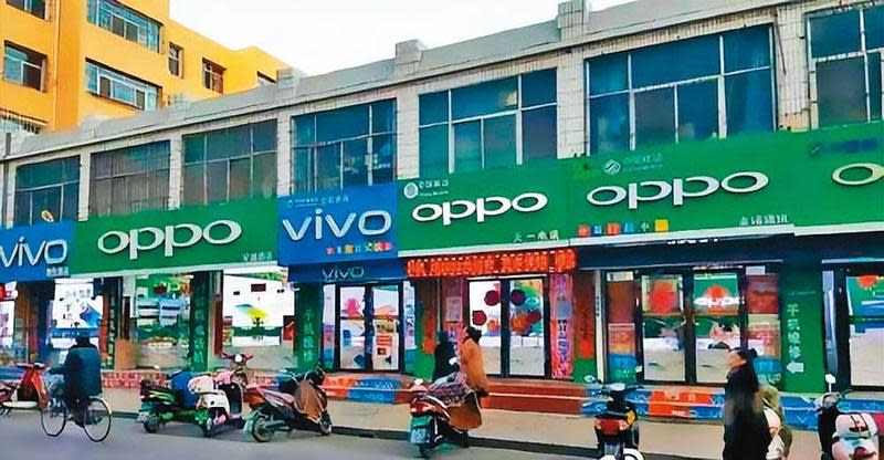 除小米外，中國另2大手機品牌OPPO、VIVO也先後通知供應商，未來幾季將砍單2成。（翻攝搜狐）