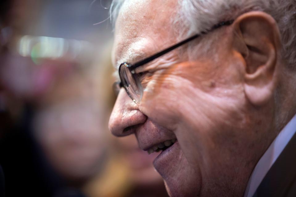 Warren Buffett, CEO of Berkshire Hathaway, speaks to the press as he arrives at the 2019 annual shareholders meeting in Omaha, Nebraska, May 4, 2019. (Photo by Johannes EISELE / AFP)        (Photo credit should read JOHANNES EISELE/AFP via Getty Images)