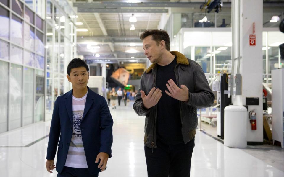 Yusaku Maezawa chats to Elon Musk - Amar Daved/SpaceX/PA