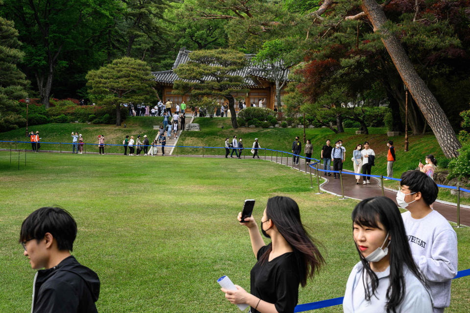 People visit the Blue House compound, a day after it was opened to the public following a campaign promise by President Yoon Suk-yeol, on May 11, 2022.<span class="copyright">Anthony Wallace—AFP/Getty Images</span>