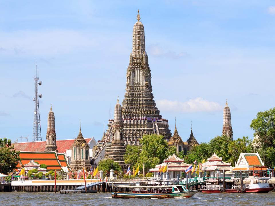 wat arun temple bangkok