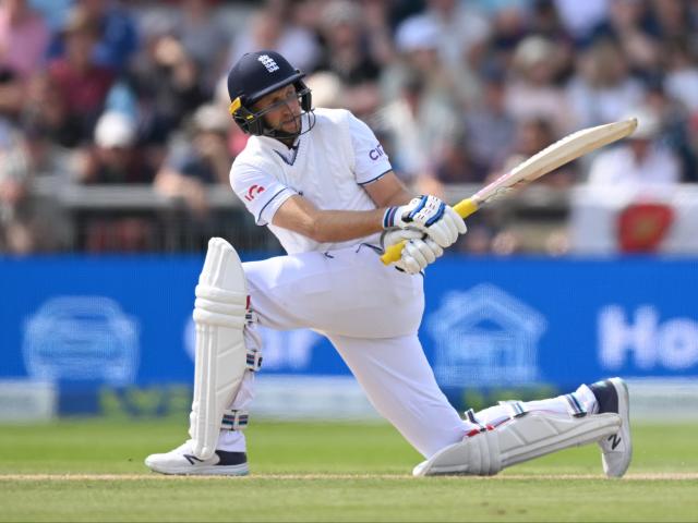 WATCH: Ben Stokes takes a spectacular two-touch catch at the boundary to  remove Australia captain Pat Cummins