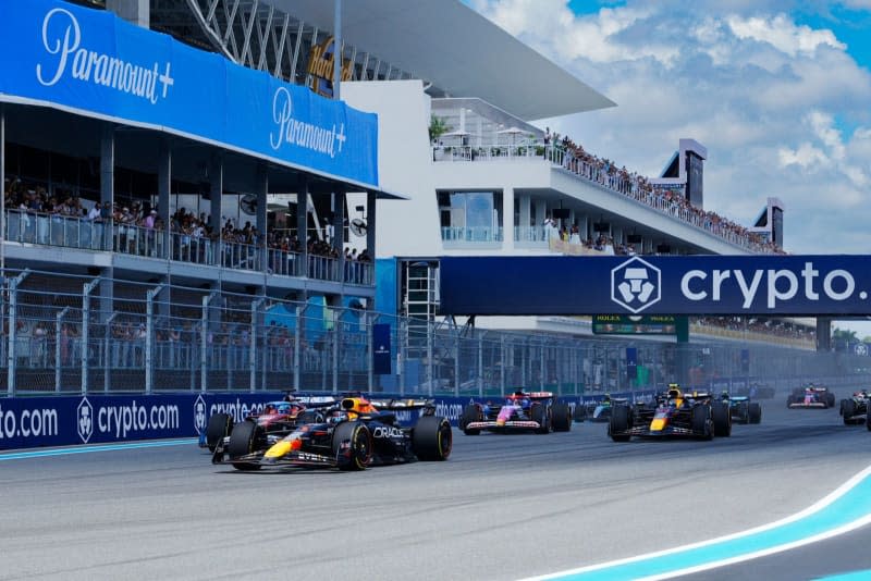 Dutch racing driver Max Verstappen (L) of the Oracle Red Bull Racing in action during the Sprint Race at the Formula 1 Crypto.com Miami Grand Prix in Miami. Richard Dole/ZUMA Press Wire/dpa