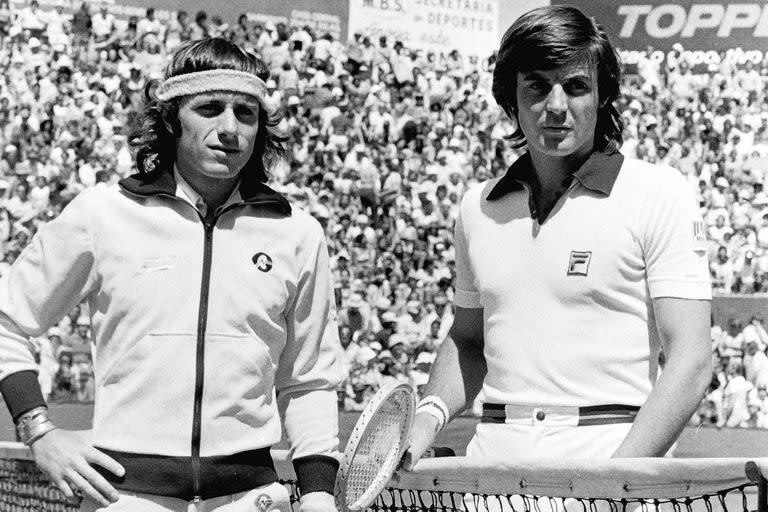 "Guillermo era un animal". Vilas y el italiano Adriano Panatta, durante la final del Abierto de la República de 1975; el europeo habló con LA NACION y recordó con admiración al Poeta.