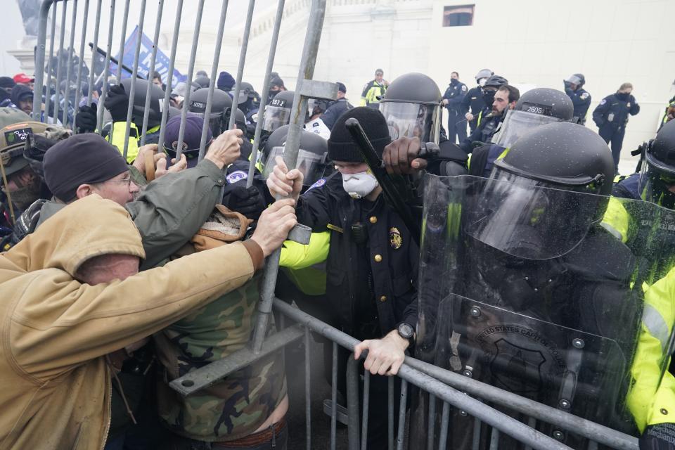 A pro-Trump mob tried to push past police officers to break into the U.S. Capitol.  (Photo: Kent Nishimura/Los Angeles Times via Getty Images)