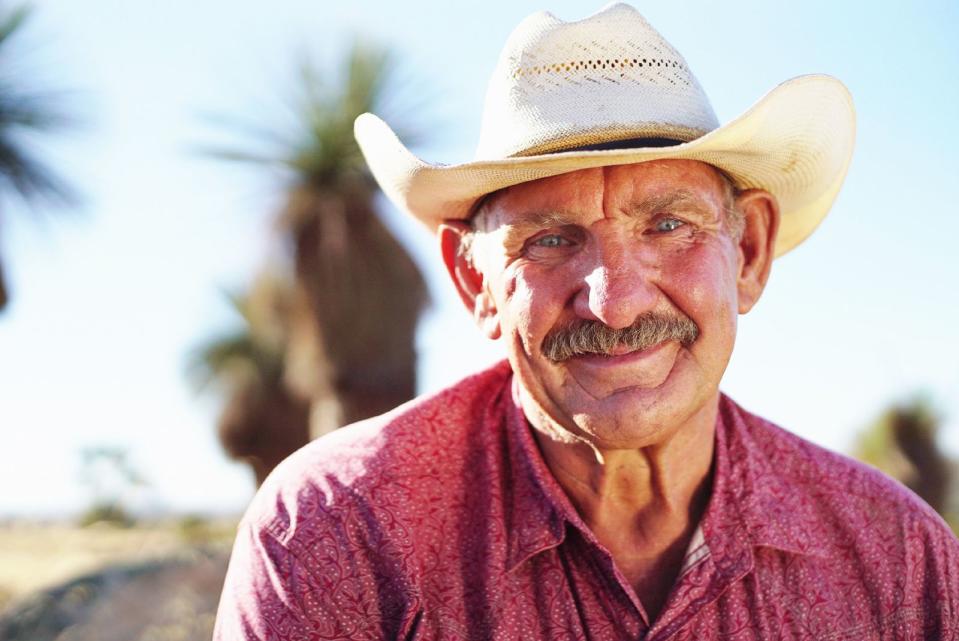 Love is in the air und in Dortmund: Australien-Cowboy Rainer fliegt überraschend mit einem Ring ein und stellt seiner Saskia die entscheidende Frage. Bei den anderen Bauern endet die Liebessuche heiter bis wolkig, frei nach dem Tinder-Motto: Alles kann, nichts muss.