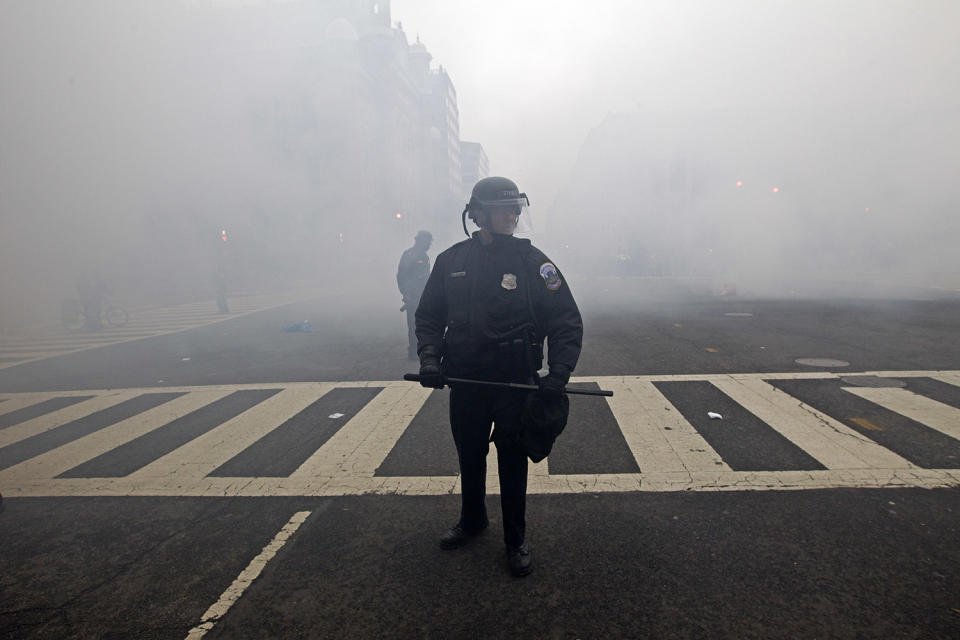 Anti-Trump inauguration protests break out in U.S.