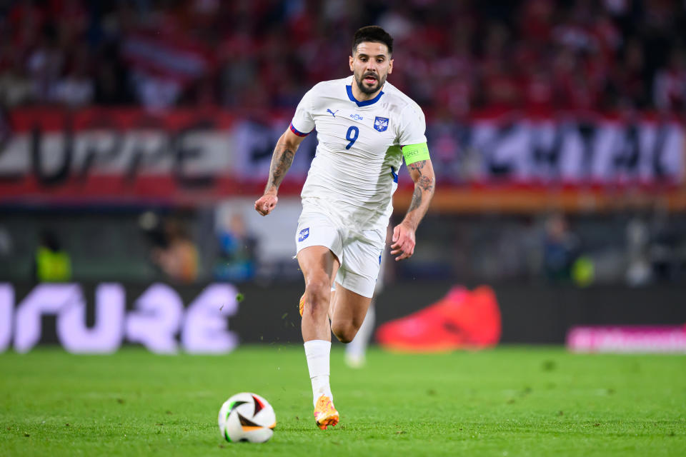 Aleksandar Mitrovic buscará llevar a Serbia a su mejor participación en un torneo internacional desde la separación de Montenegro. (Foto: Christian Bruna/Getty Images)