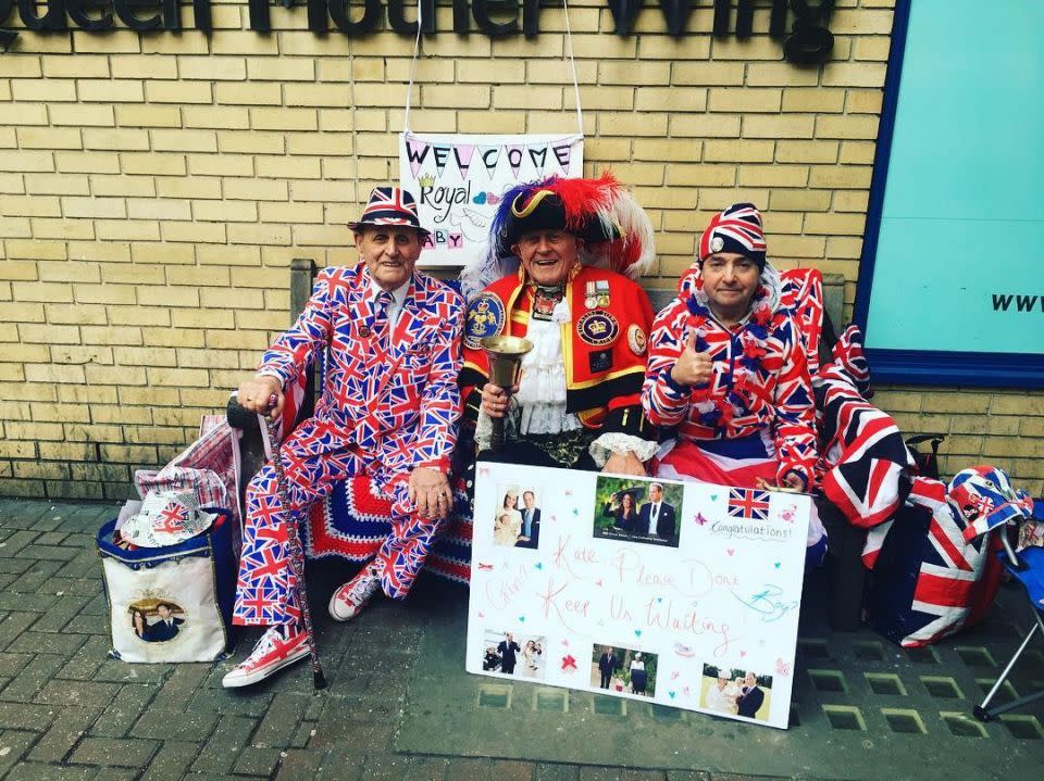 Fans are already waiting outside the hospital. Photo: Instagram