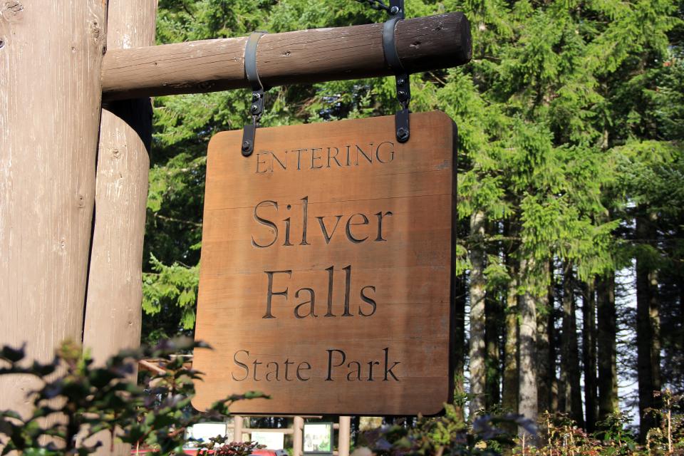La entrada del Silver Falls State Park en el este de Salem.