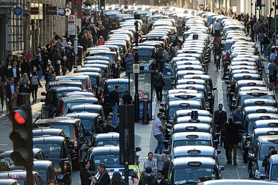 London taxi protest sees London Bridge closed for hours as black cab drivers stage demo against TfL over Uber licence