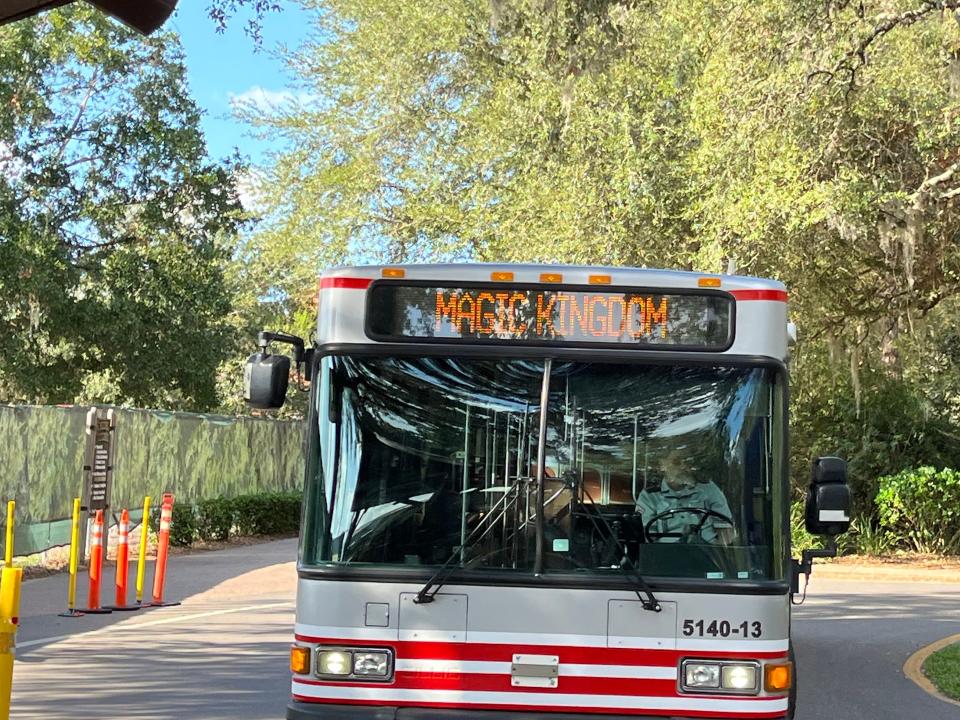 disney bus to magic kingdom