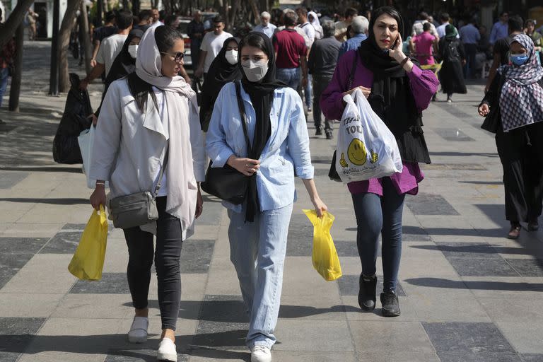 La policía iraní ha anunciado una nueva campaña para obligar a las mujeres a llevar el velo islámico en público