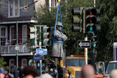 A monument of Robert E. Lee, who was a general in the Confederate Army, is removed in New Orleans, Louisiana, U.S., May 19, 2017. REUTERS/Jonathan Bachman