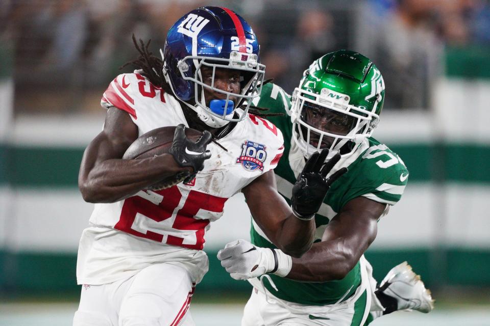 EAST RUTHERFORD, NEW JERSEY - AUGUST 24: Dante Miller #25 of the New York Giants runs the ball against the New York Jets during the first quarter of a preseason game at MetLife Stadium on August 24, 2024 in East Rutherford, New Jersey. (Photo by Evan Bernstein/Getty Images)