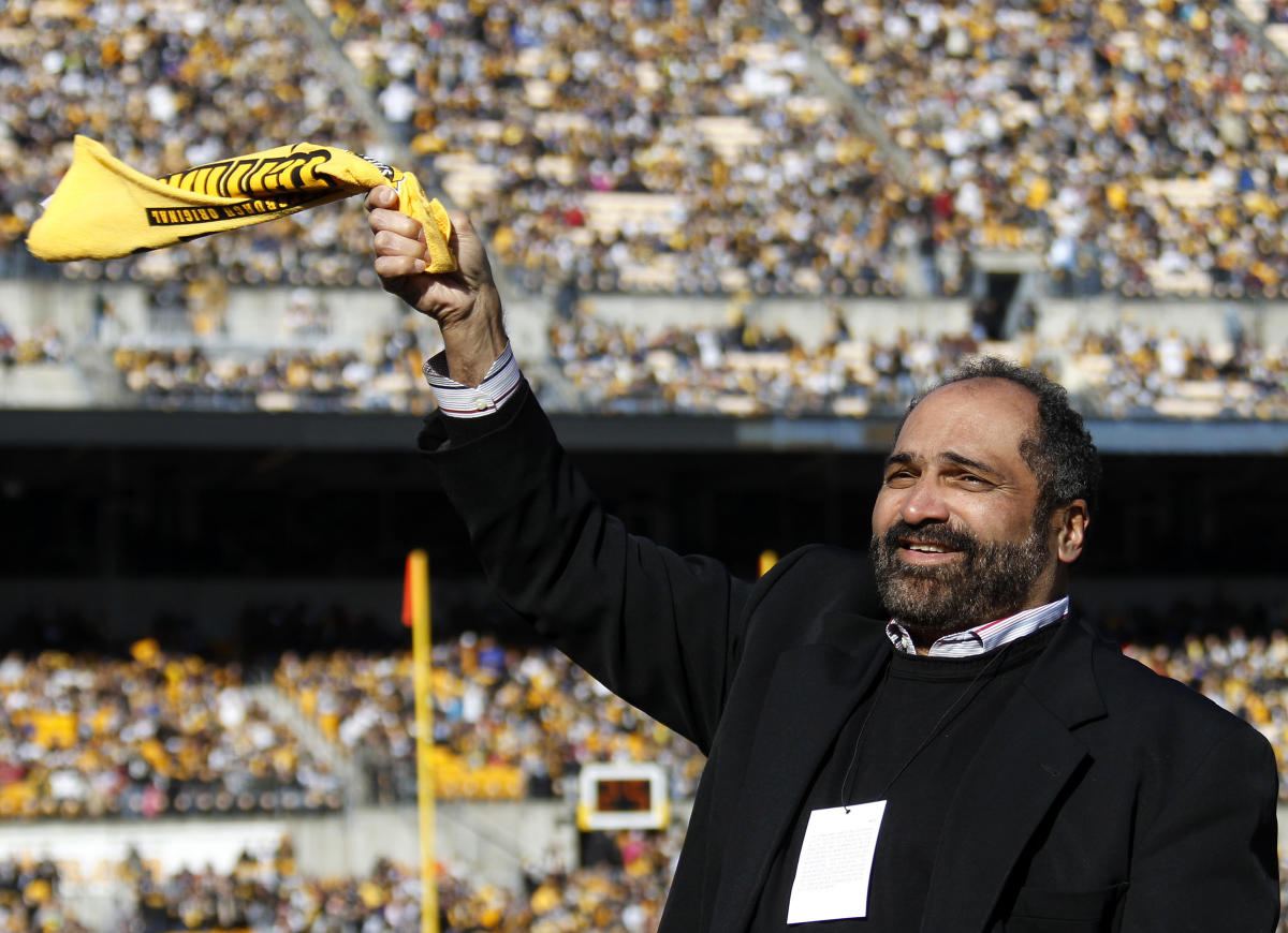 Tonight, we unveiled Franco Harris' retired jersey display. #32Forever 