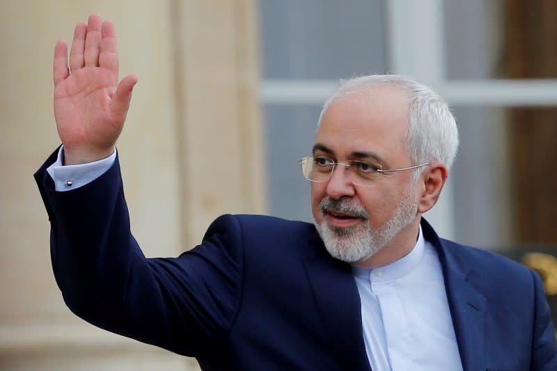 Iran's Foreign Minister Mohammad Javad Zarif waves after a meeting at the Elysee Palace in Paris, France, June 22, 2016. REUTERS/Stephane Mahe