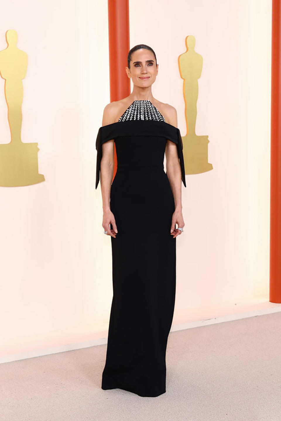 Jennifer Connelly chose an elegant and flattering gown. Photo: Getty