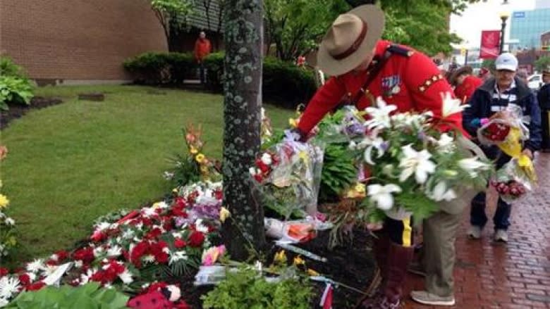 Moncton wears red as memorial to fallen Mounties dismantled