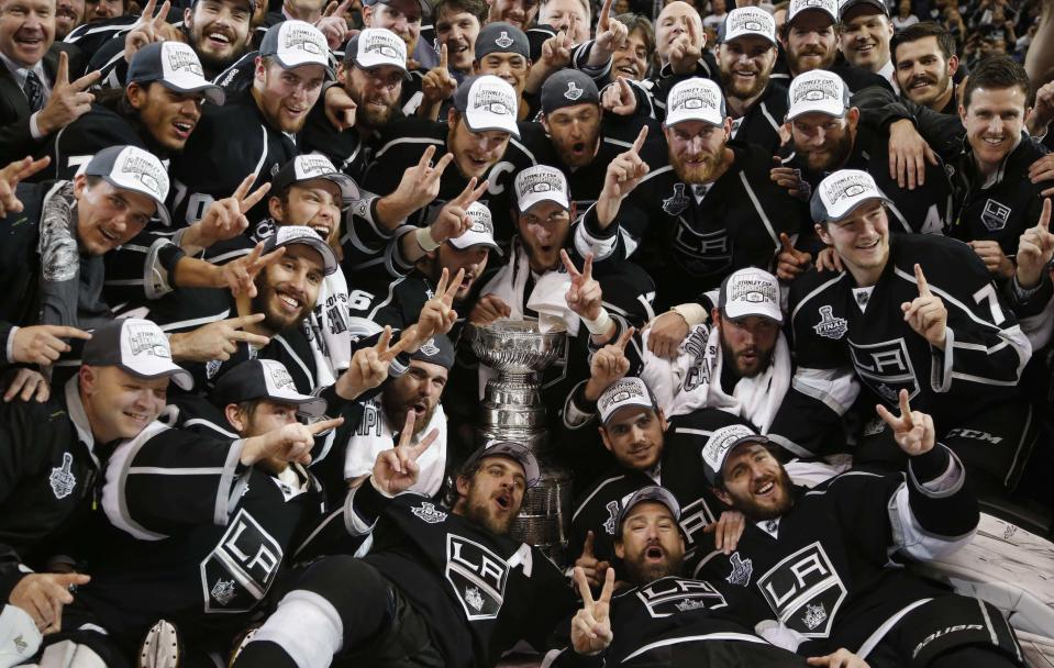 Los Angeles Kings pose for a team photo with the Stanley Cup after defeating the New York Rangers in Game 5 of their NHL Stanley Cup Finals hockey series in Los Angeles, California, June 13, 2014. REUTERS/Lucy Nicholson (UNITED STATES - Tags: SPORT ICE HOCKEY TPX IMAGES OF THE DAY)