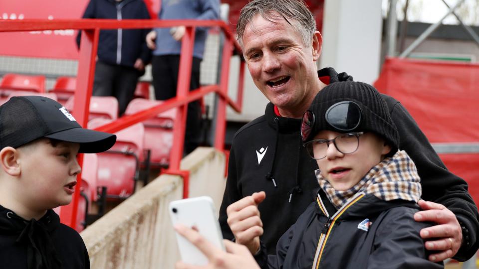 Phil Parkinson (centre) with young Wrexham fans