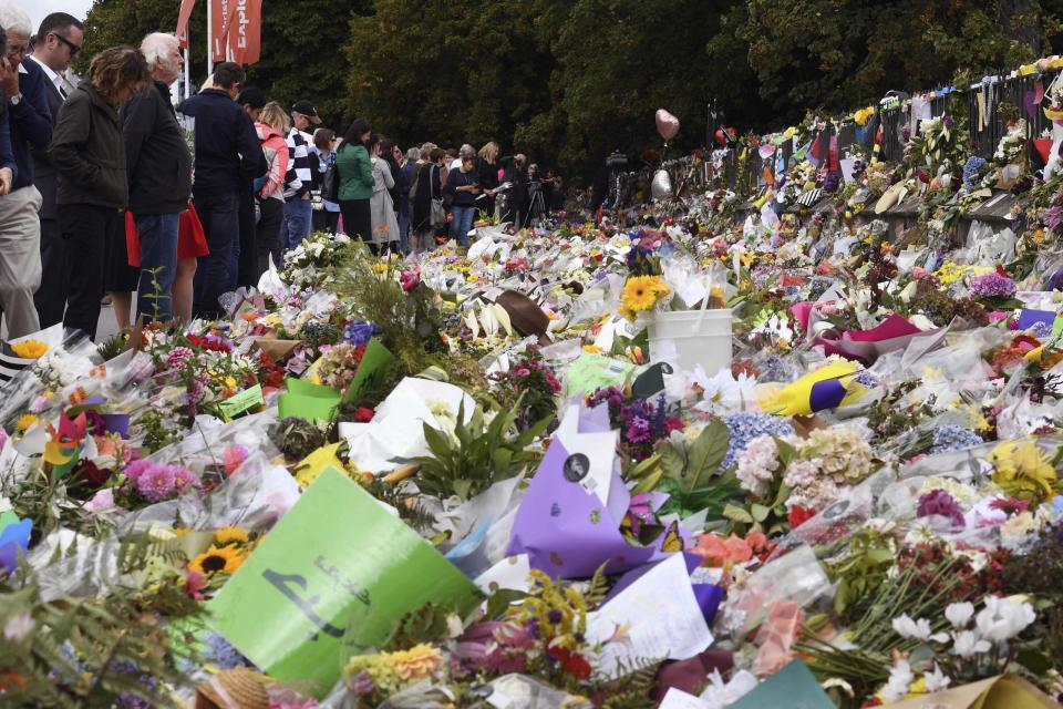 People look at tributes at the Botanic Gardens in Christchurch (AFP/Getty Images)