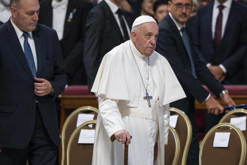 VATICAN - 2022/06/29: Pope Francis arrives at St. Peter's Basilica to lead the Holy Mass for the Solemnity of Saints Peter and Paul. (Photo by Stefano Costantino/SOPA Images/LightRocket via Getty Images)