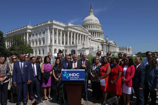 Flanked by other Texas Democrats, state Rep. Chris Turner speaks during a news conference on voting rights. (Photo: Alex Wong via Getty Images)