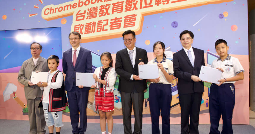廣達、聯發科、宏碁及Google共同推動台灣教育數位轉型計畫，捐贈500台Chromebook給需要偏鄉的國中小學。（圖／黃耀徵）