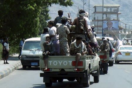 Armed militants loyal to Yemen's President Abd-Rabbu Mansour Hadi ride a patrol truck in the country's southern port city of Aden March 25, 2015. REUTERS/Stringer