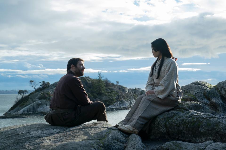 Cosmo Jarvis as John Blackthorne and Anna Sawai as Toda Mariko in "Shogun."