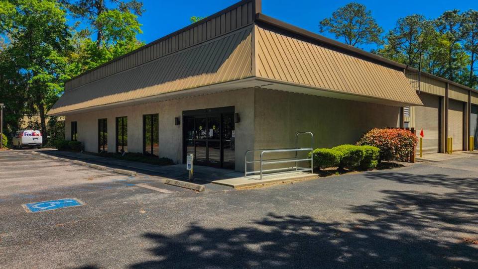 A lone FedEx truck sits at the Hunter Road facility where a sign on the door of the FedEx Shipping Center notes the facility was permanently closed on March 8, 2024, on Hilton Head Island. The nearest FedEx Express facilities are in Savannah.