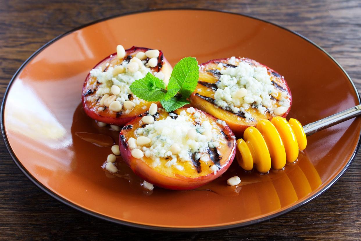 Grilled Peaches With Gorgonzola