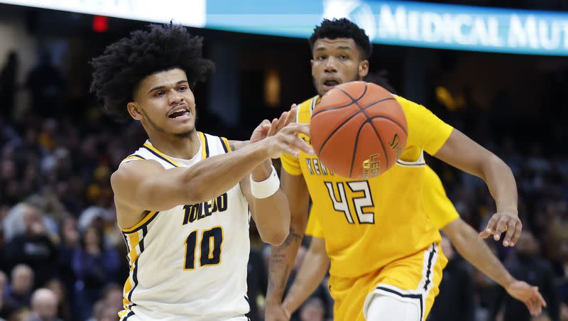 Toledo guard RayJ Dennis (10) passes the ball against Kent State center Cli’Ron Hornbeak (42) during the championship of the Mid-American Conference Tournament, Saturday, March 11, 2023, in Cleveland.