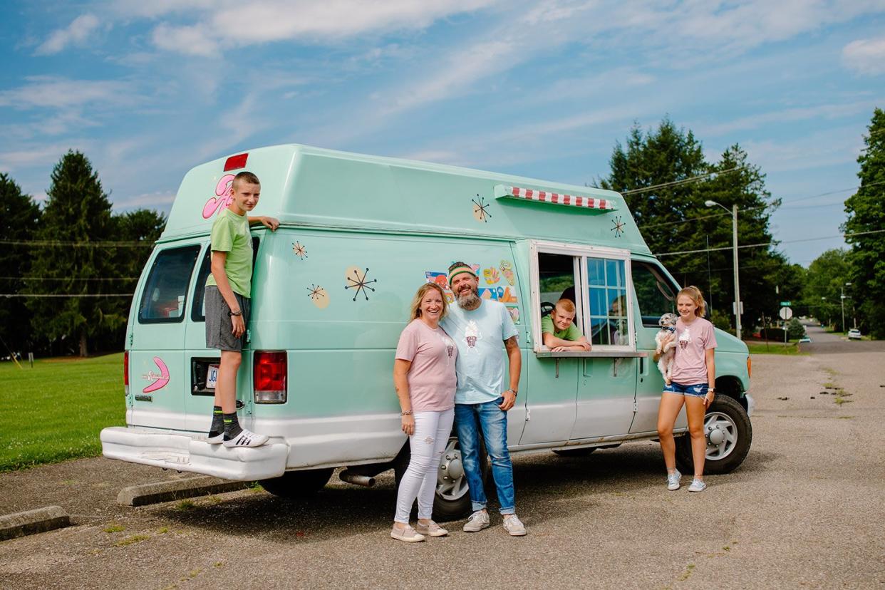 Frazeysburg, Ohio: August 2022. Jason and Anne Watson are using a old ice cream truck to distribute free lunches and free ice cream. Kids are Lily, 14, Pax, 12 and Skye, 11 Credit: GoFundMe Heroes - Meet the Watsons